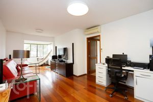Image 12 - 858379