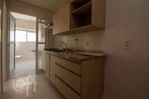 Image 6 - 858428