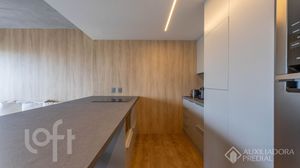 Image 3 - 858482