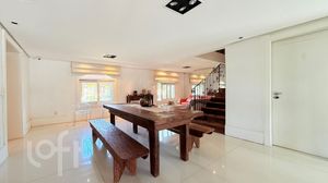 Image 3 - 858484