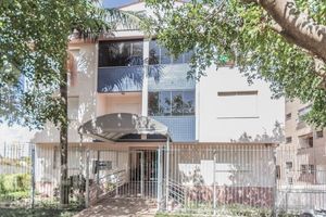 Image 4 - 858491