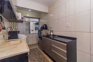 Image 21 - 858494