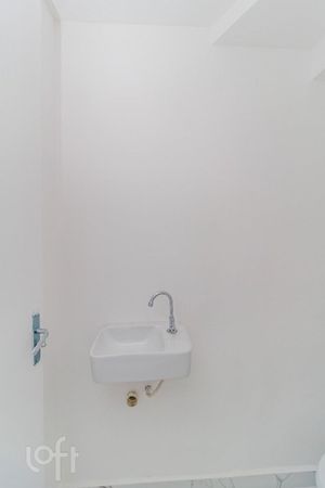 Image 32 - 858525