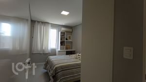 Image 9 - 858531