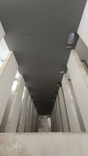 Image 19 - 858531