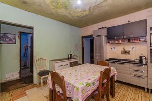 Image 21 - 858545