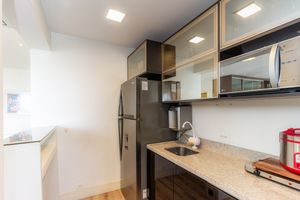 Image 18 - 858573