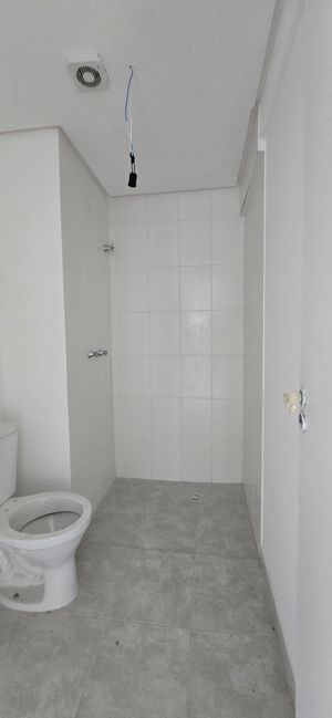 Image 10 - 858629
