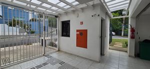 Image 14 - 858632