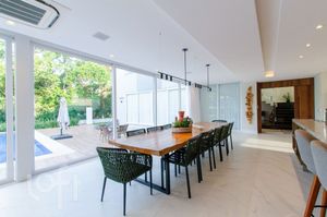 Image 4 - 858651