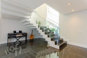 Image 11 - 858651
