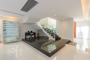 Image 10 - 858651