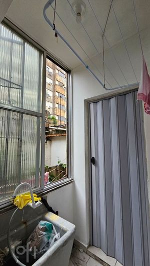 Image 10 - 858652