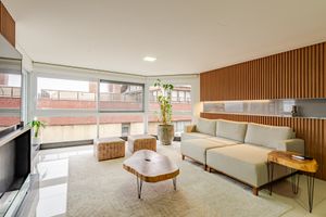 Image 17 - 858668