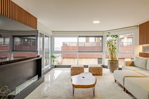 Image 19 - 858668