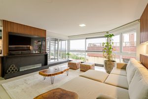 Image 18 - 858668