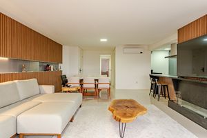 Image 15 - 858668
