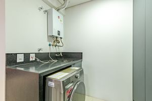 Image 35 - 858668
