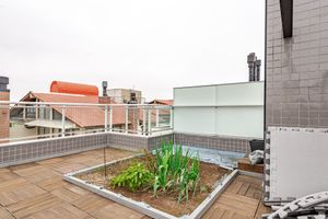Image 11 - 858668