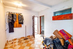 Image 23 - 858684