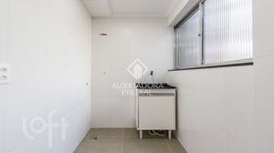 Image 11 - 858694