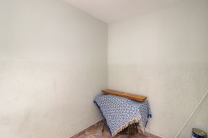 Image 31 - 858704