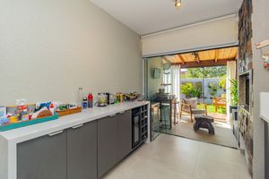 Image 9 - 858706