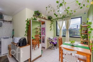 Image 10 - 858727