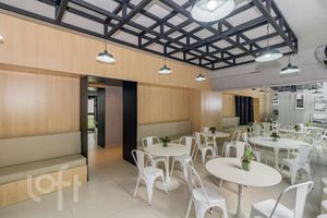 Image 32 - 858727
