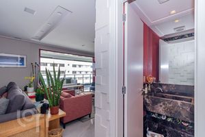 Image 15 - 858729