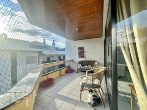 Image 10 - 858743