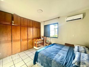 Image 8 - 858743