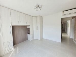 Image 19 - 858779