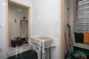 Image 18 - 858803