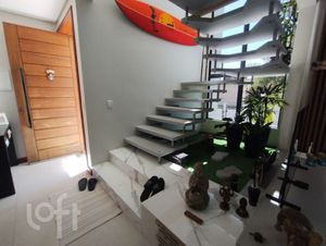 Image 5 - 858816