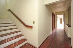 Image 12 - 858823