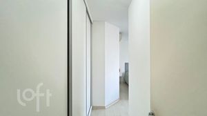 Image 19 - 858827
