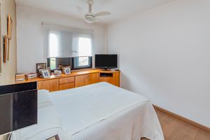 Image 19 - 858834