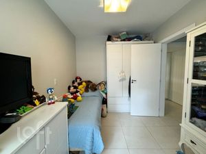 Image 18 - 858836