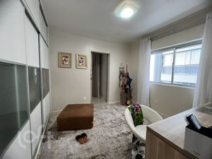 Image 20 - 858858