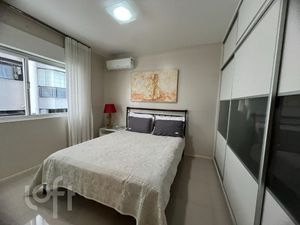 Image 17 - 858858