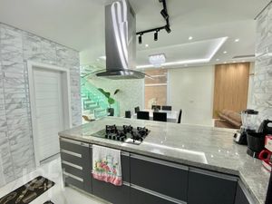 Image 8 - 858882