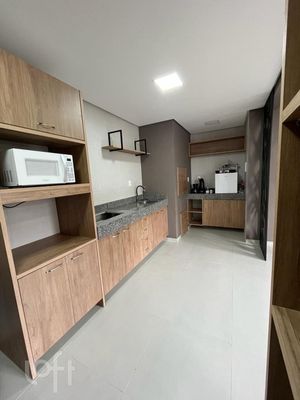 Image 11 - 858946
