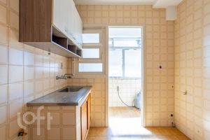 Image 32 - 858989