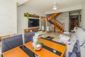 Image 6 - 859005