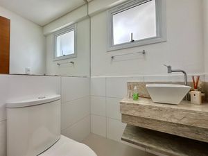 Image 18 - 859006