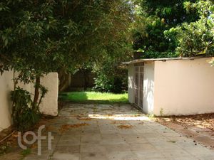 Image 21 - 859131