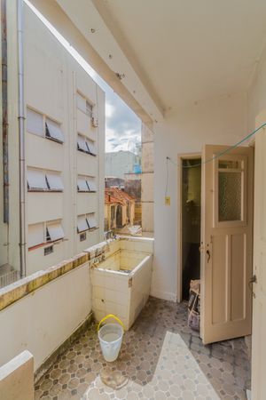 Image 30 - 859159