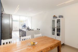 Image 6 - 859161