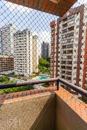 Image 9 - 859362